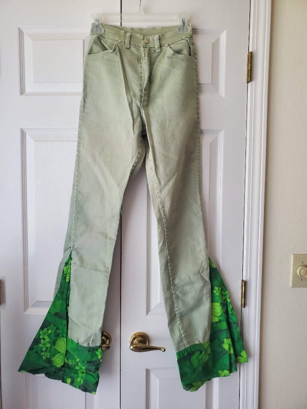 Wrangler Homemade Vintage High Rise Bell Bottoms Light Green Size 11/12 Misses